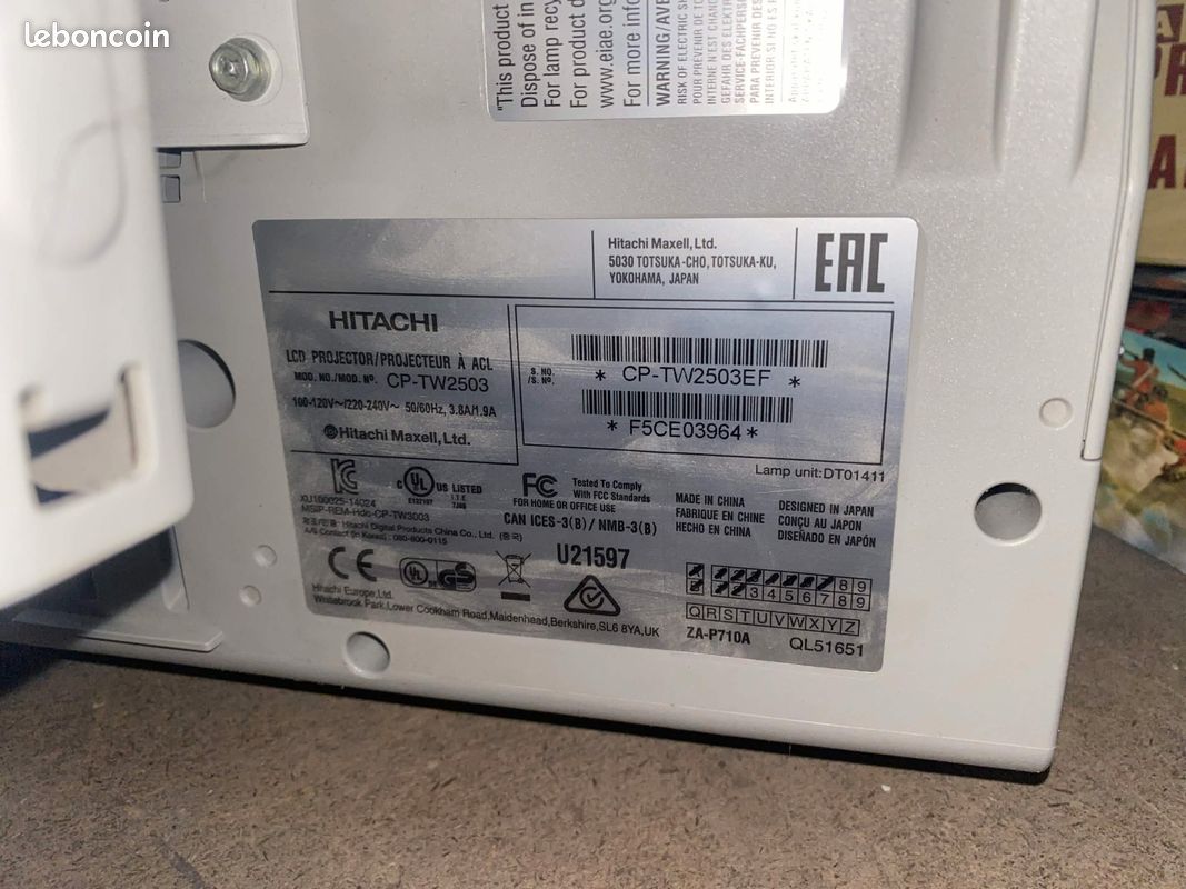 Vidéoprojecteur Hitachi CP-TW2503 + support mural + télécommande (image 3)