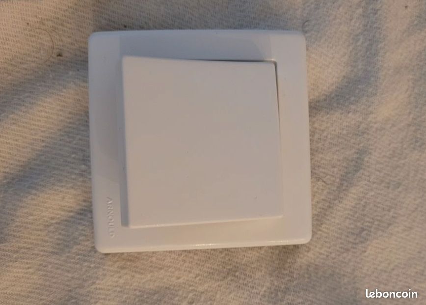 Lot De 2 Interrupteurs Blancs Bticino Arnould - Modèle NT4051M2A - Occasion Micro-rayures