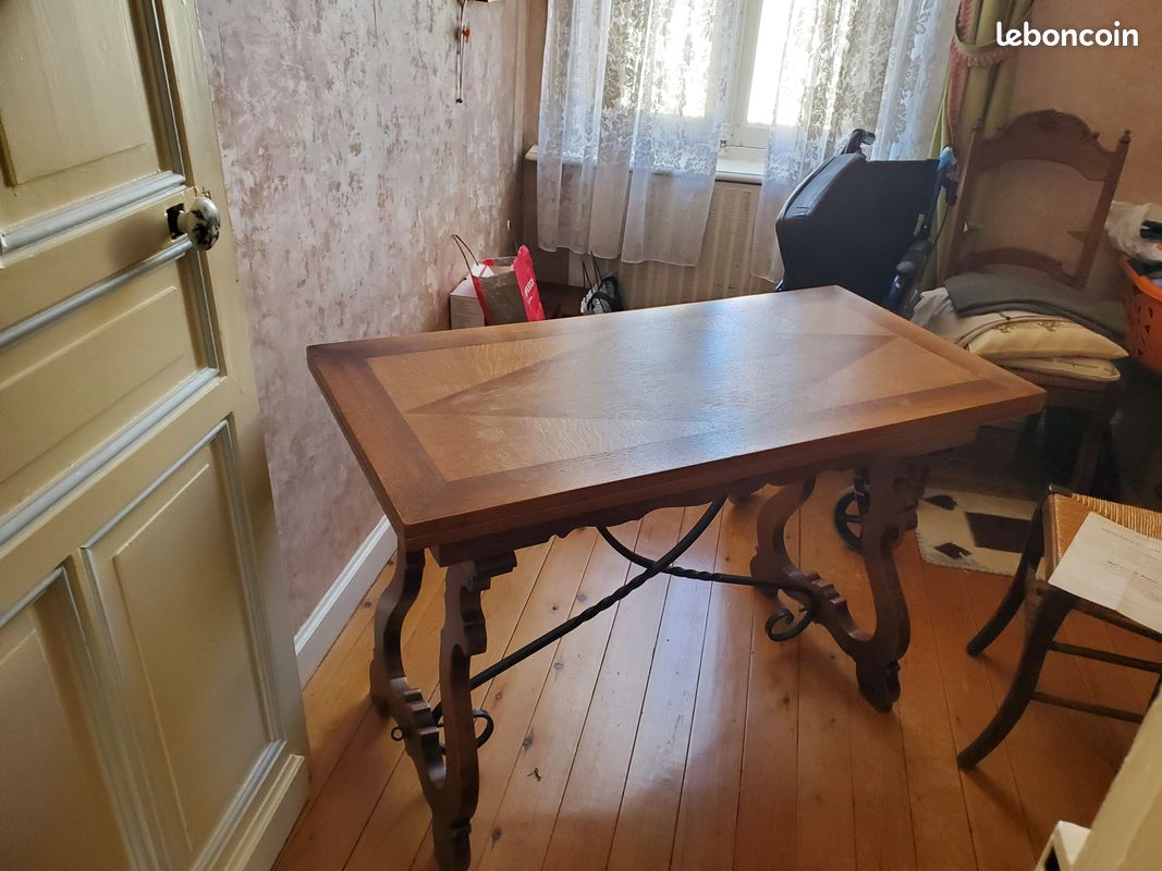 Table style espagnol (image 1)
