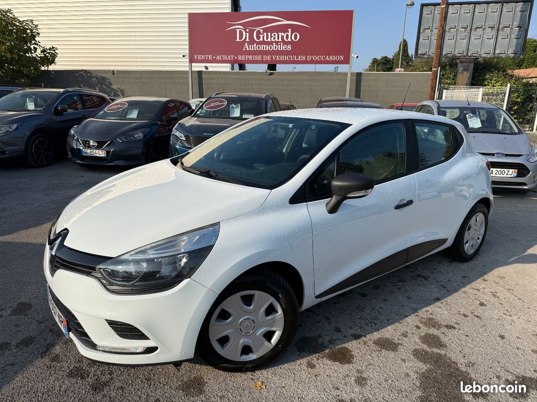 Renault CLIO IV SOCIETE RENAULT Clio IV Société Phase 2 1.5 dCi FAP Energy Buisness eco2 S&S 75 cv 2 places (image 1)