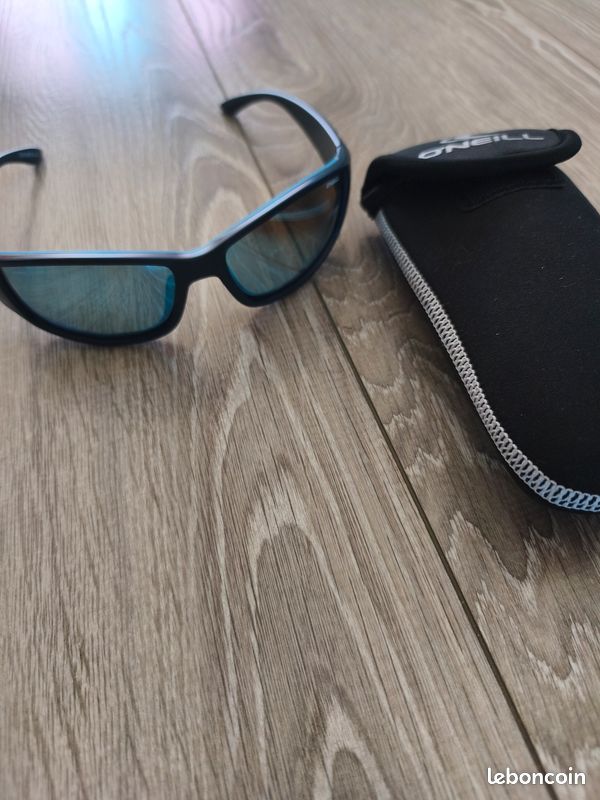 Lunettes de soleil (image 1)