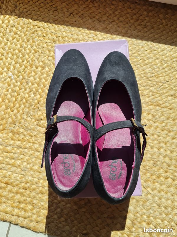 Chaussure en daim noir ARCHE (image 1)