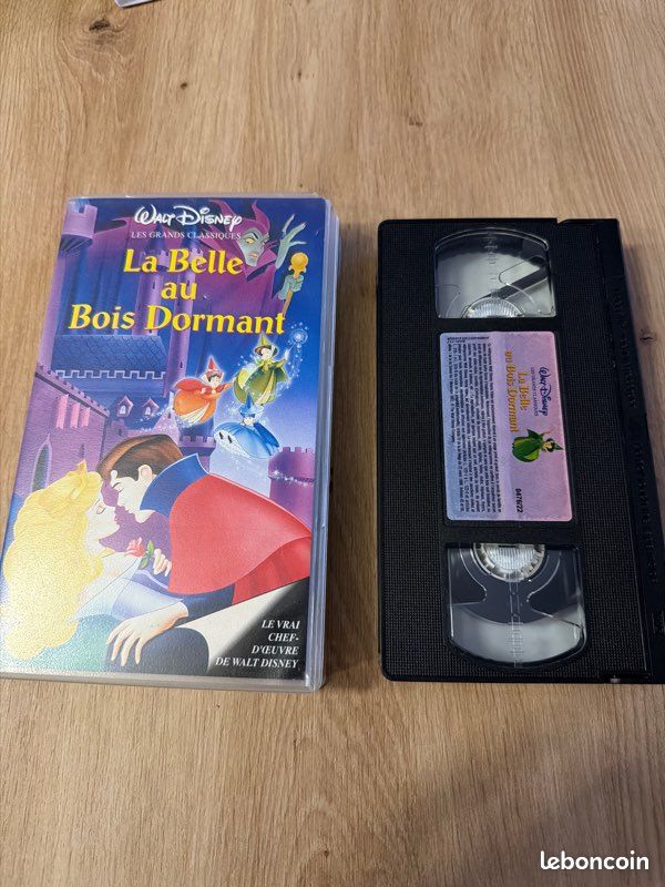 Cassette VHS Disney La Belle au Bois Dormant – Très bon état (image 1)