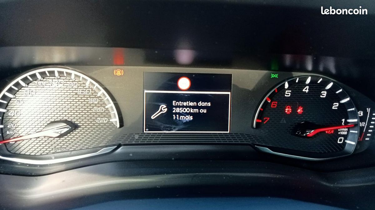 Peugeot 2008 BlueHDi 110 S&S BVM6 Active Pack (image 8)