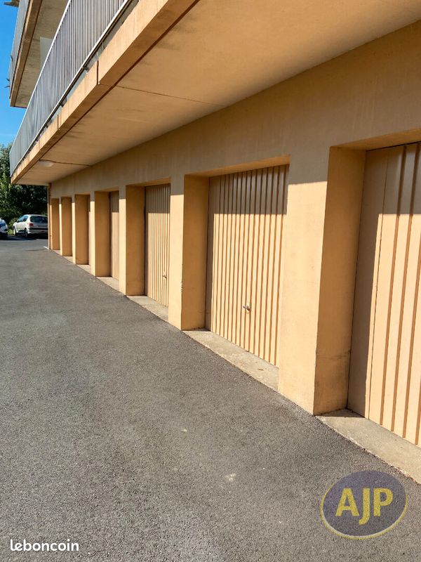 Parking 15 m² · à Saintes · 15 m² · 76 €/mois