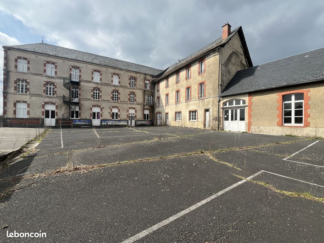 Maison 30 pièces 1100 m² · à Mauriac · 1 100 m² · 321 000 €