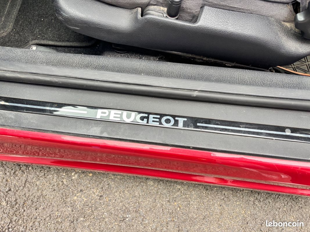 PEUGEOT 406 COUPE 2.0i / Première main (image 26)