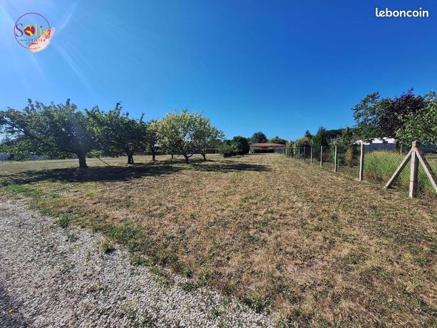 Terrain 1 074 m² Salignac Sur Charente