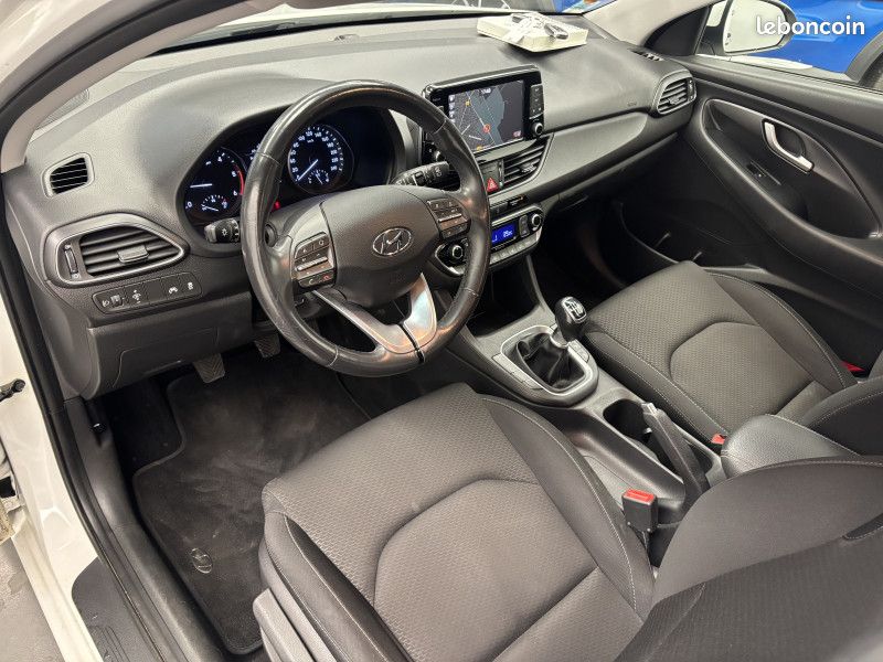 Hyundai I30 1.6 crdi 110 ch Edition 1 / Caméra / GPS / Radar / Climatisation Auto / Ecran / (image 18)