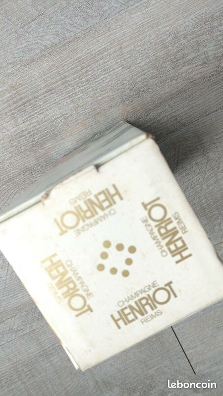 Henriot brut souverain Bouteille champagne collection des années 1970 avec boîte (image 6)