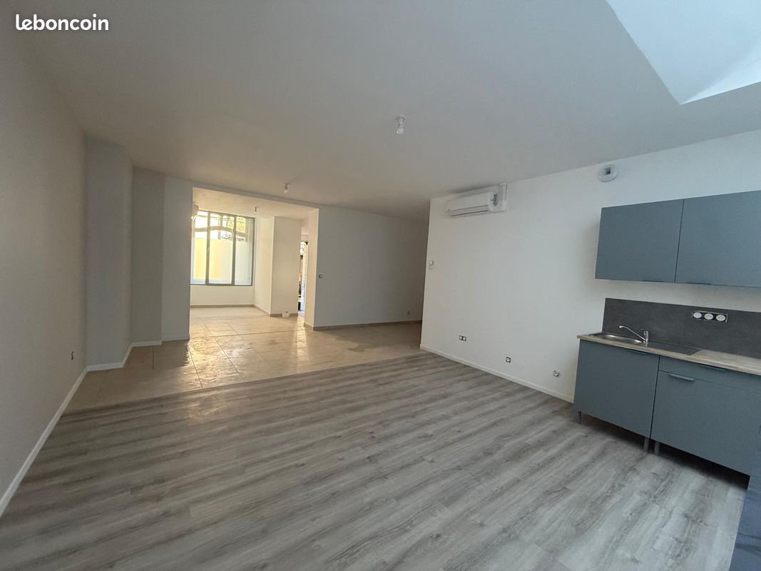 Local commercial 3 pièces 85 m² · à Douai · 85 m² · 850 €