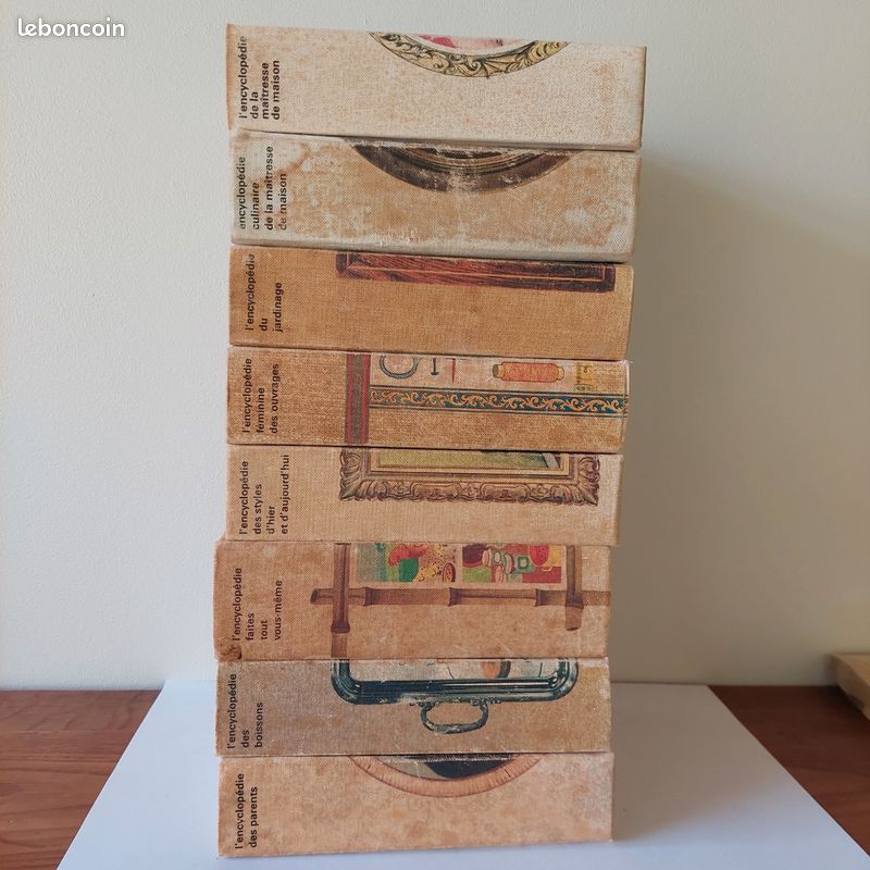 8 Tomes encyclopédie (image 1)