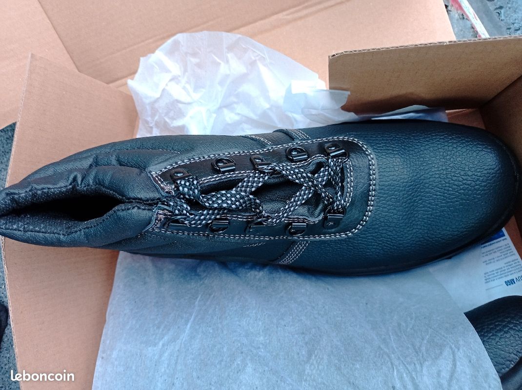 Chaussures de sécurité neuf p 43 (image 2)