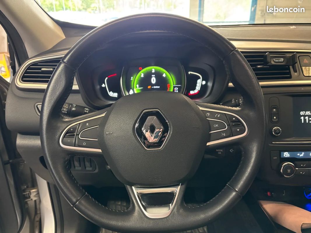RENAULT Kadjar 1.5 dCi 110 ch Zen - 2015 - 127 000 km - Suivi complet - 1re main - Attelage (image 9)