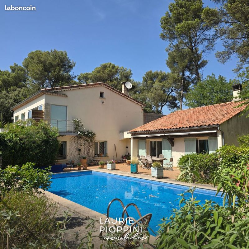 Maison 5 pièces 225 m² · à Aubagne · 225 m² · 500 000 €