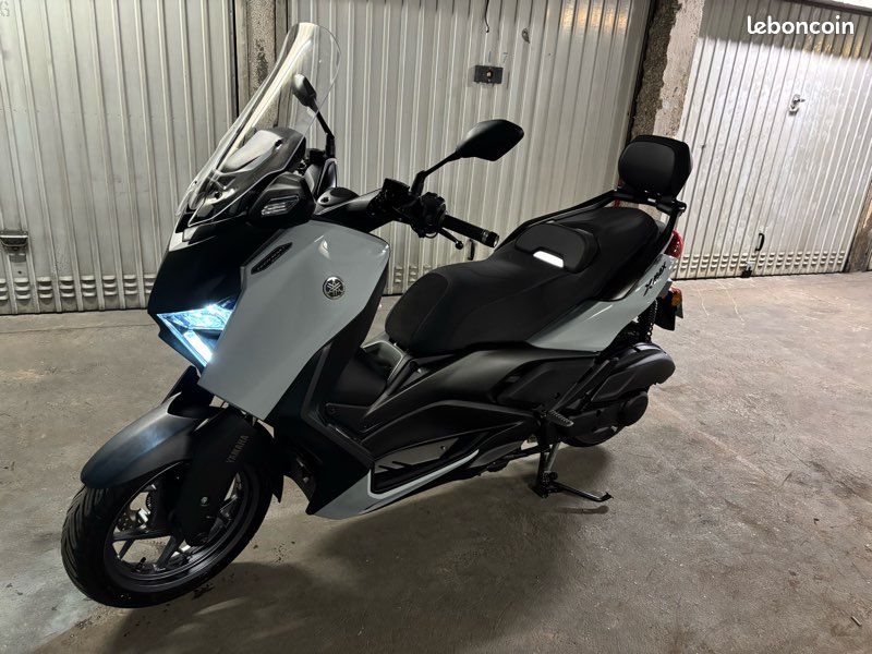 XMAX 125 Tech MAX 2026 (image 1)