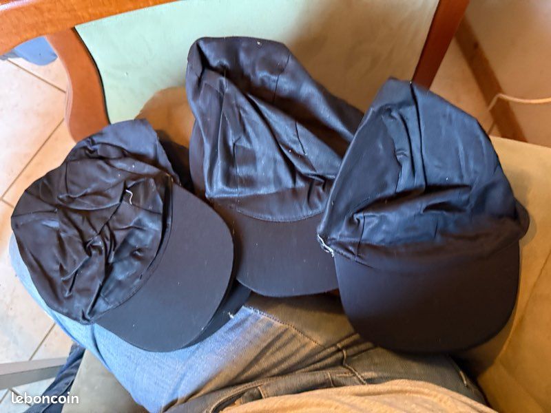 16 casquettes noirs (image 1)