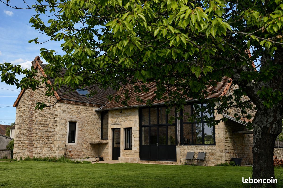 Maison 6 pièces 150 m² · à La Chapelle-de-Bragny · 150 m² · 420 000 €