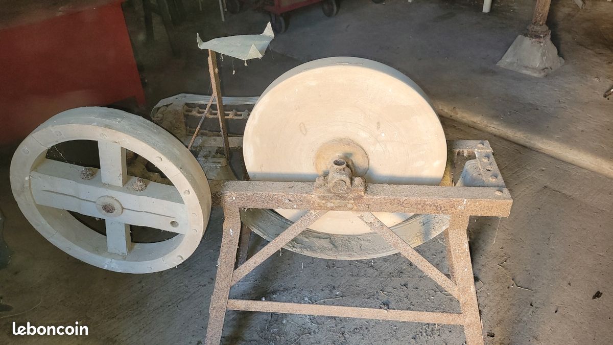 Meule pour affûter les outils ou couteaux (image 1)