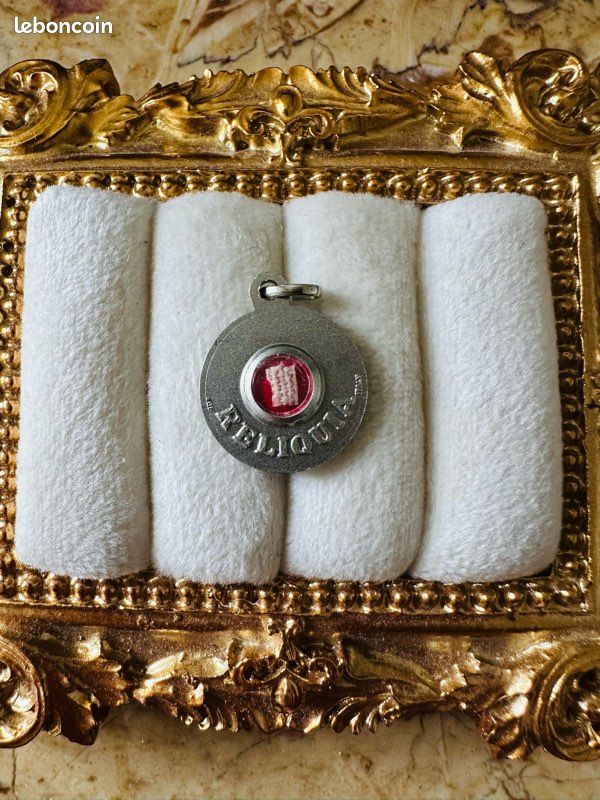 Médaille reliquaire relique argent bienheureuse Anne Michelotti (image 2)