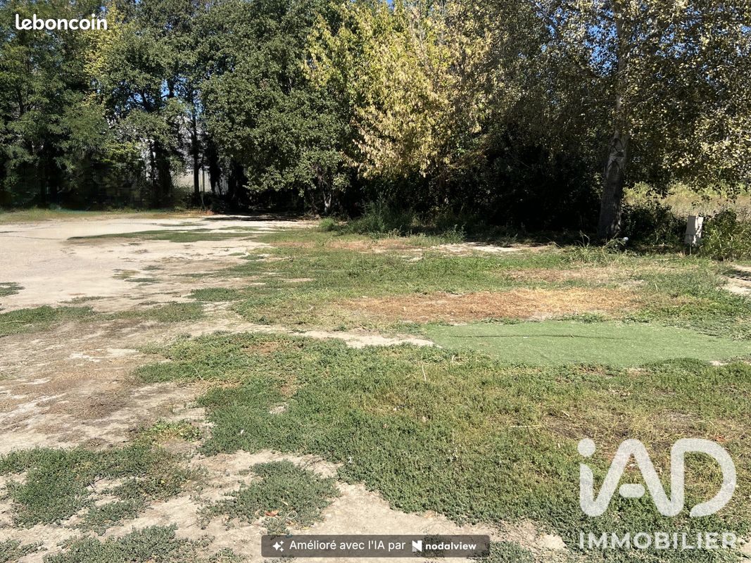 Terrain 2380 m² · à Salon-de-Provence · 2 380 m² · 589 000 €
