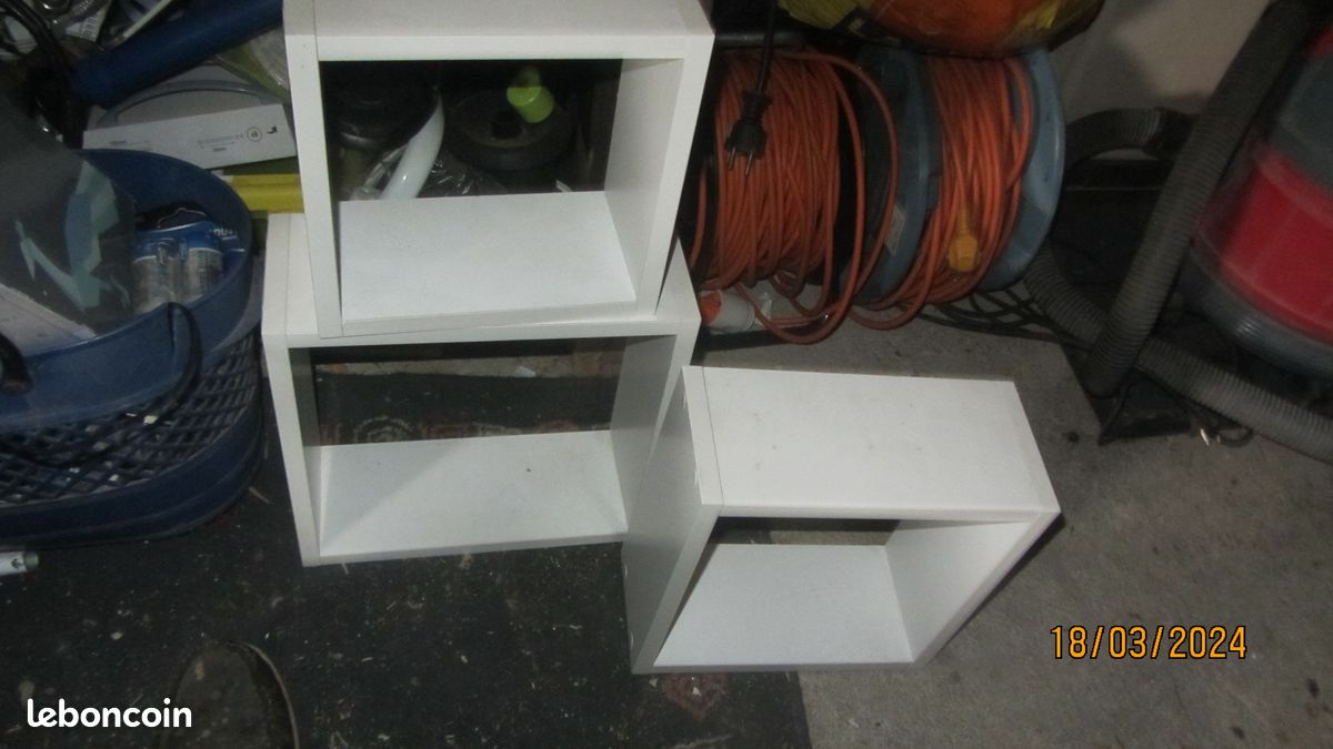 3 etageres en bois (image 1)