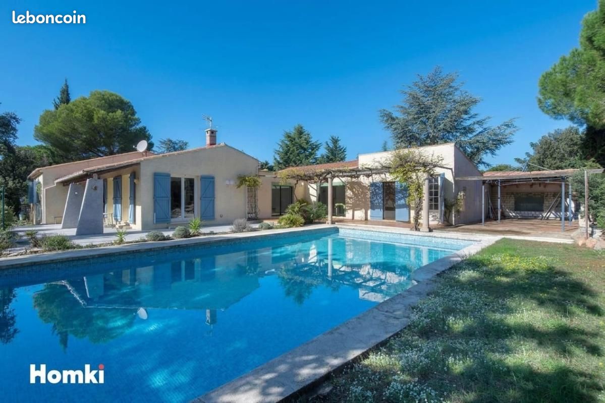 Maison 5 pièces 180 m² · à Aureille · 180 m² · 569 000 €