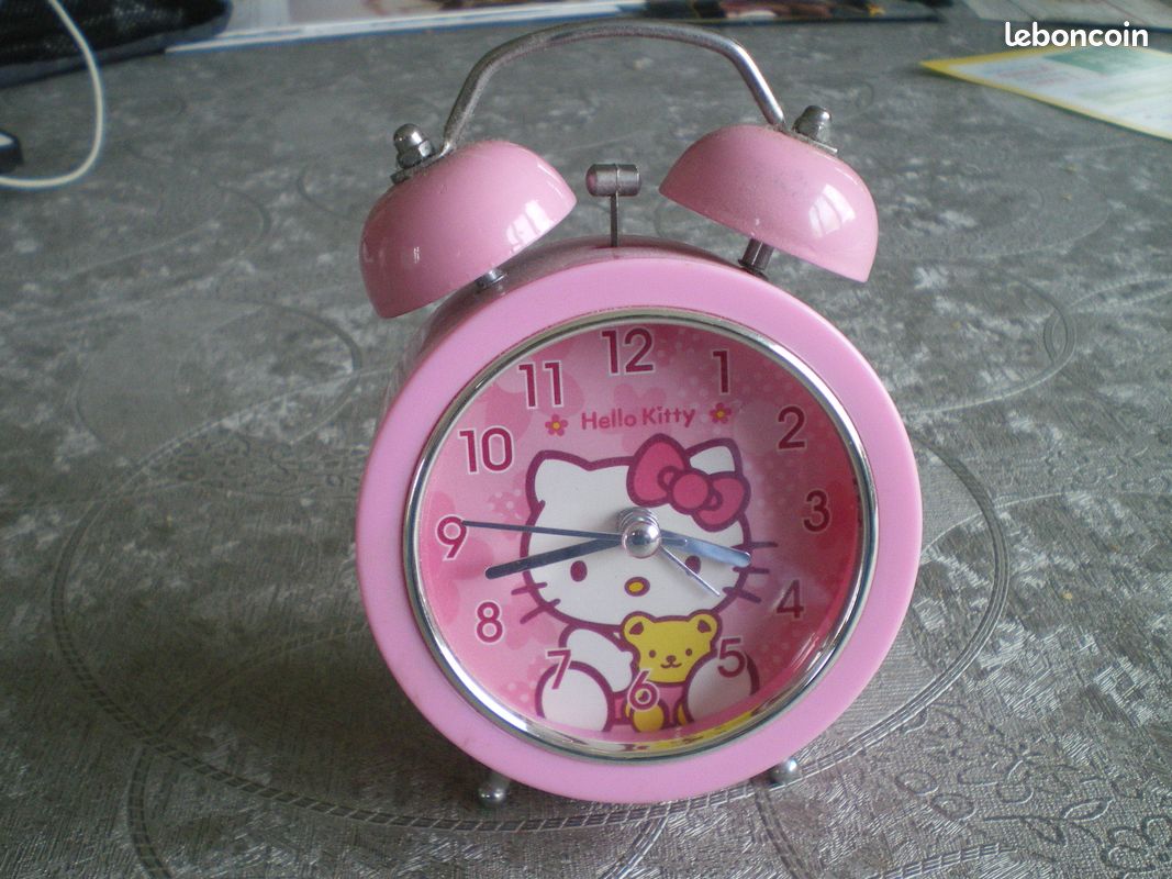 Réveil HELLO KITTY (image 2)