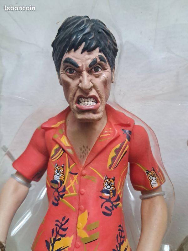 Mezco 2005 SCARFACE Action Figure TONY MONTANA White Suit THE PLAYER New