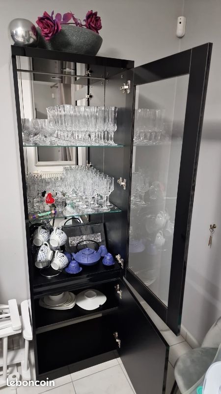 1 vitrine en noir laqué (possible 2 pour 200) (image 2)