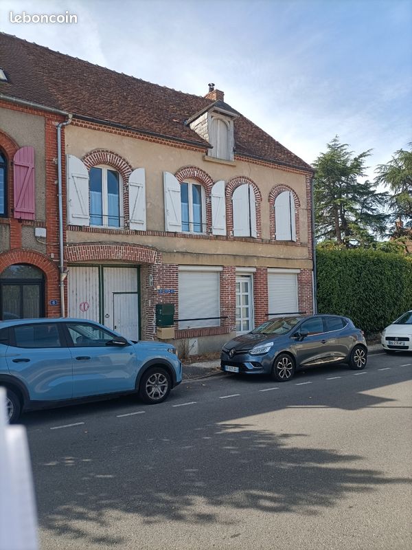 Immeuble 8 pièces 180 m² · à Sainte-Thorette · 180 m² · 210 000 €