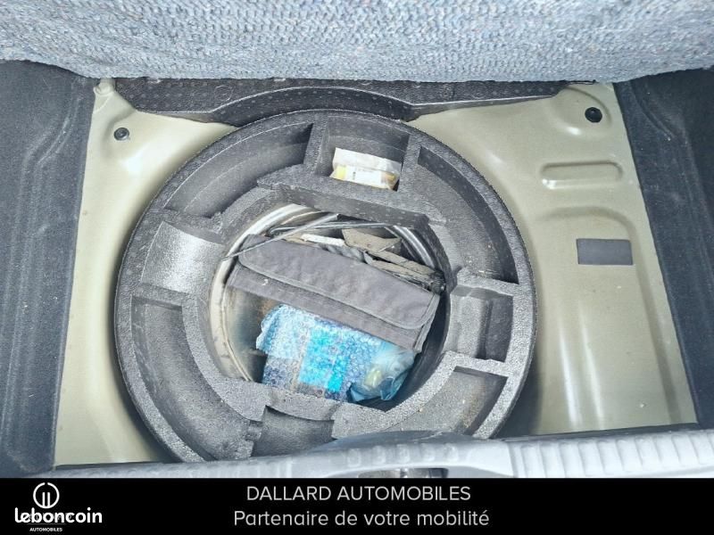 Citroen C3 1.2 PureTech 110ch S&S Shine 120-123g (image 12)