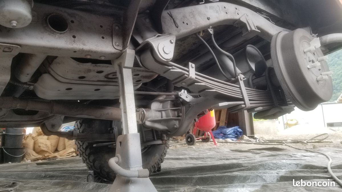 Renovation sablage peinture chassis de 4x4 (image 1)