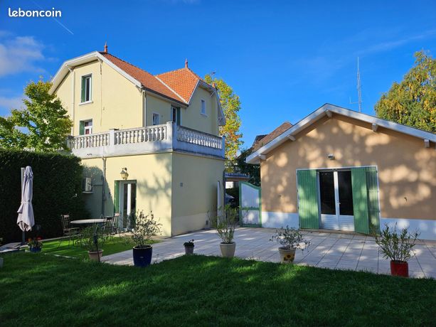 Maison 9 pièces 220 m²