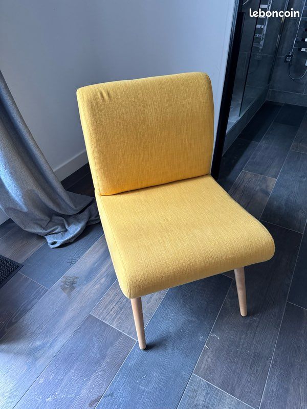 Fauteuil jaune (image 1)