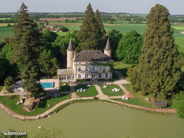 Chateau 30 pièces 1500 m²