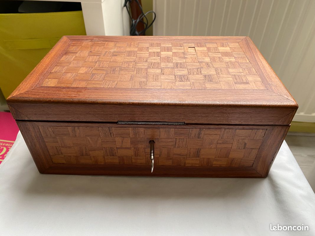 Boite ancienne en marqueterie bois (image 1)
