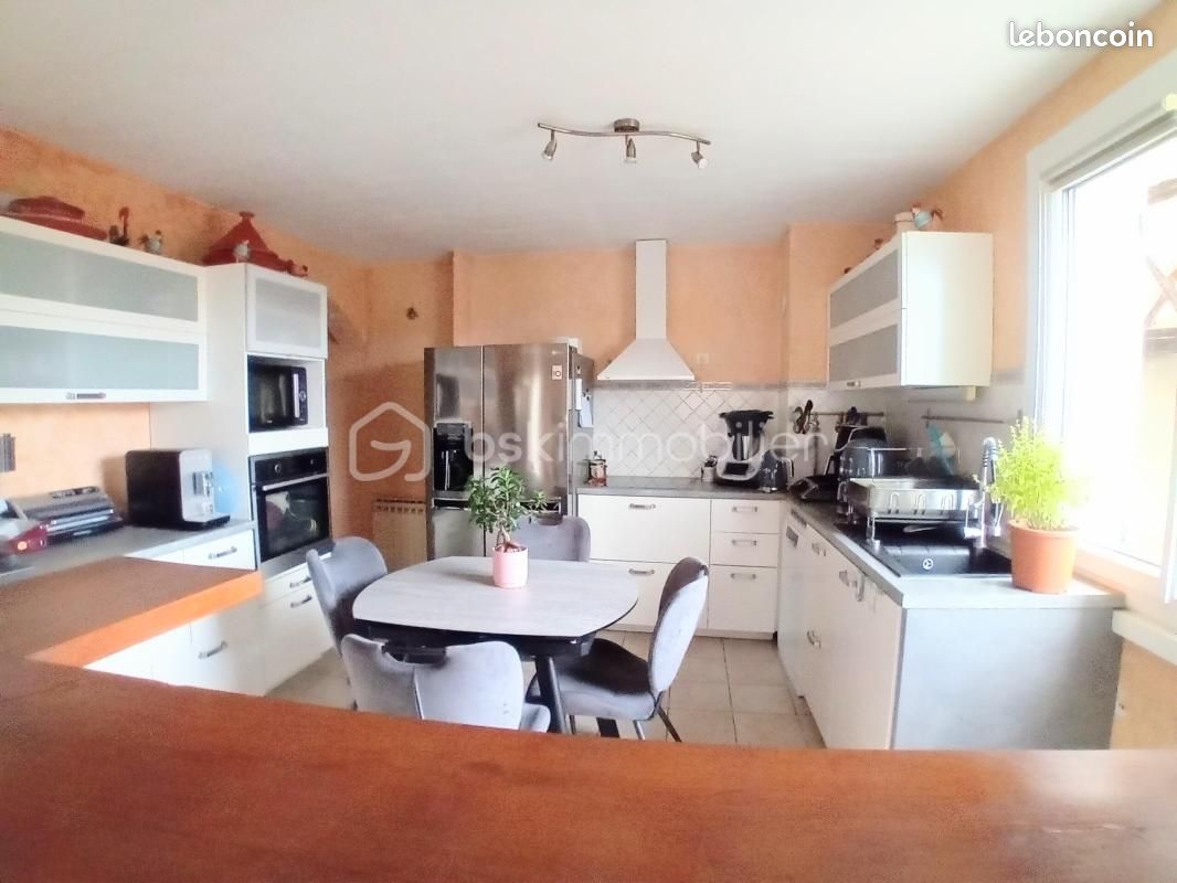 Maison 6 pièces 143 m² · à Perreux · 143 m² · 194 900 €