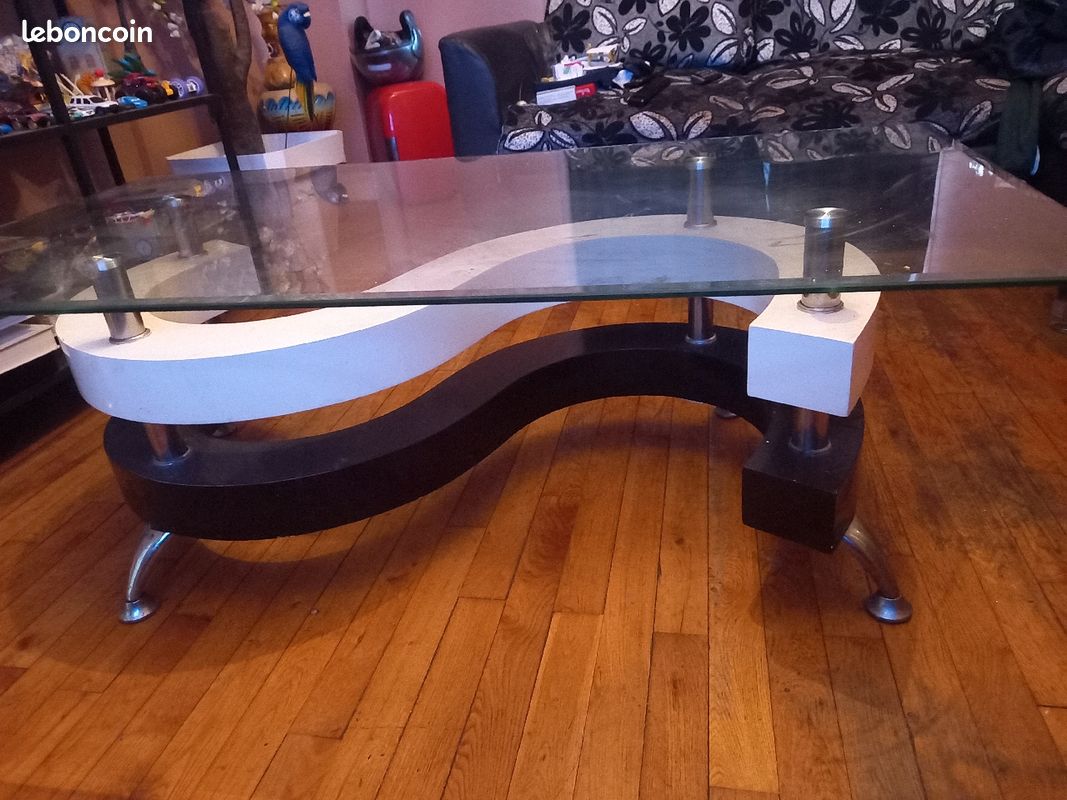Table en verre (image 1)
