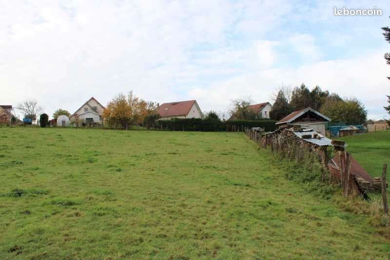 Terrain 748 m² · à Geneuille · 99 200 €