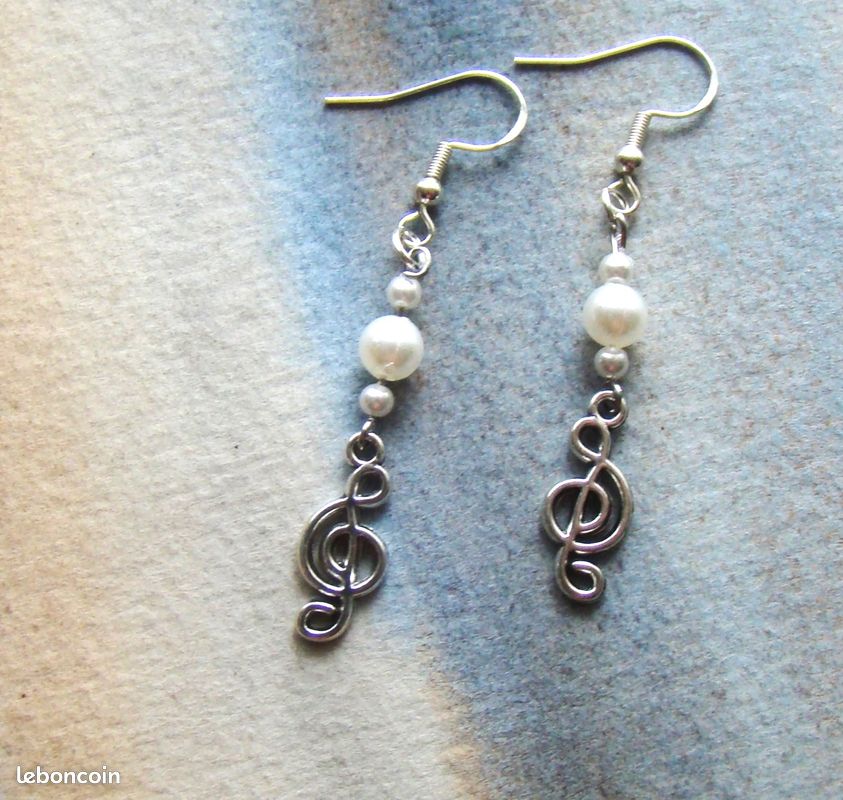 Boucles oreilles clé de sol perles blanches cr argent 925 (image 3)