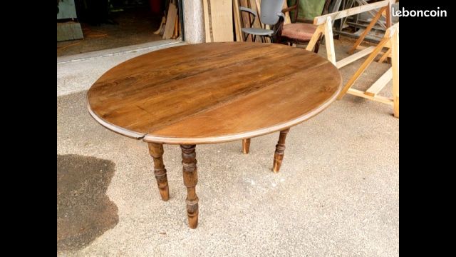 Table ovale à rabats en noyer (image 1)