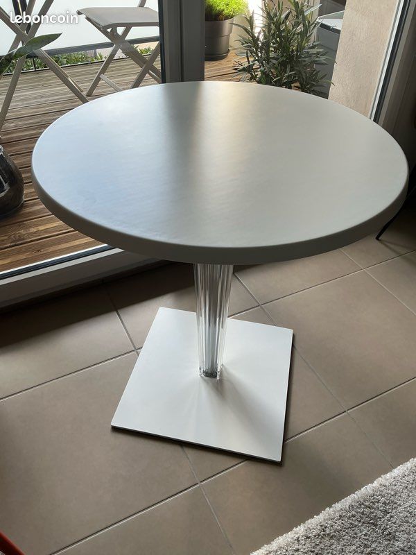 Table KARTELL (image 1)