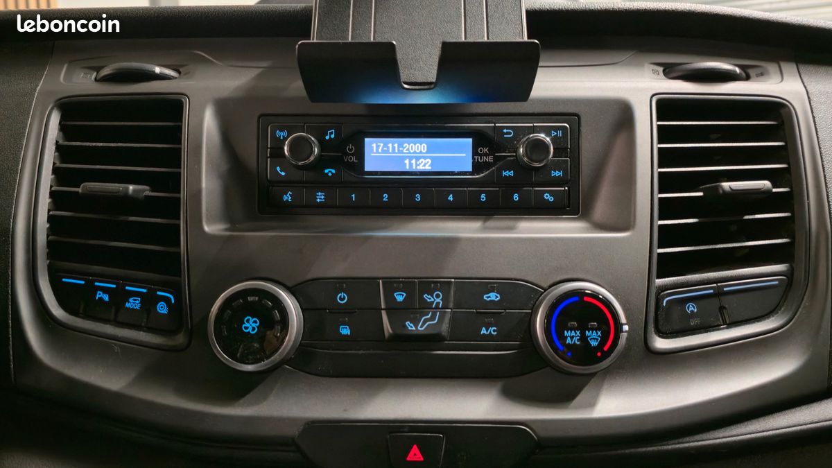 Ford transit custom fourgon 270 2.0 tdci 130 l1h1 court pc-tn limited (image 8)
