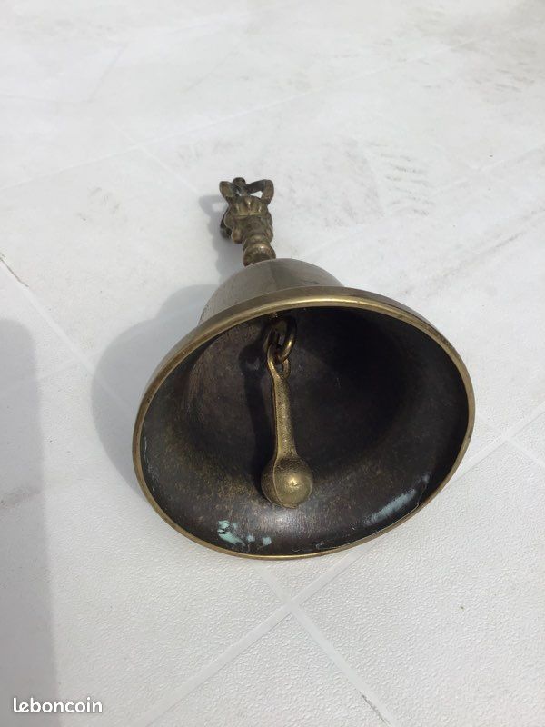 Cloche en bronze (image 5)