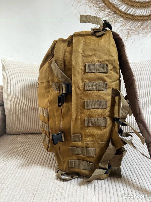 Sac à dos tactique 35-40L kaki – imperméable, MOLLE, robuste, randonnée / urbain (image 5)
