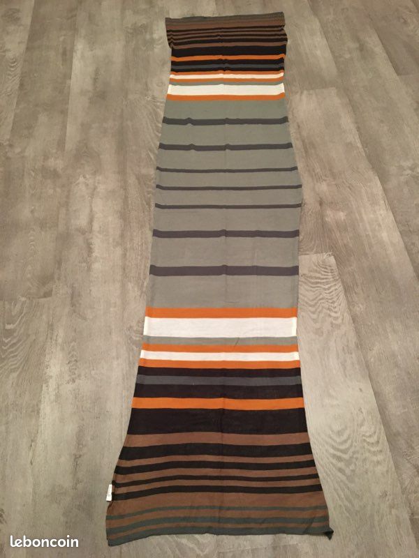 Écharpe en tricot bouclé - Gris foncé/à motif - HOMME | H&M CA