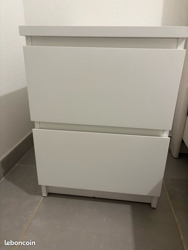 Table de chevet MALM (image 2)