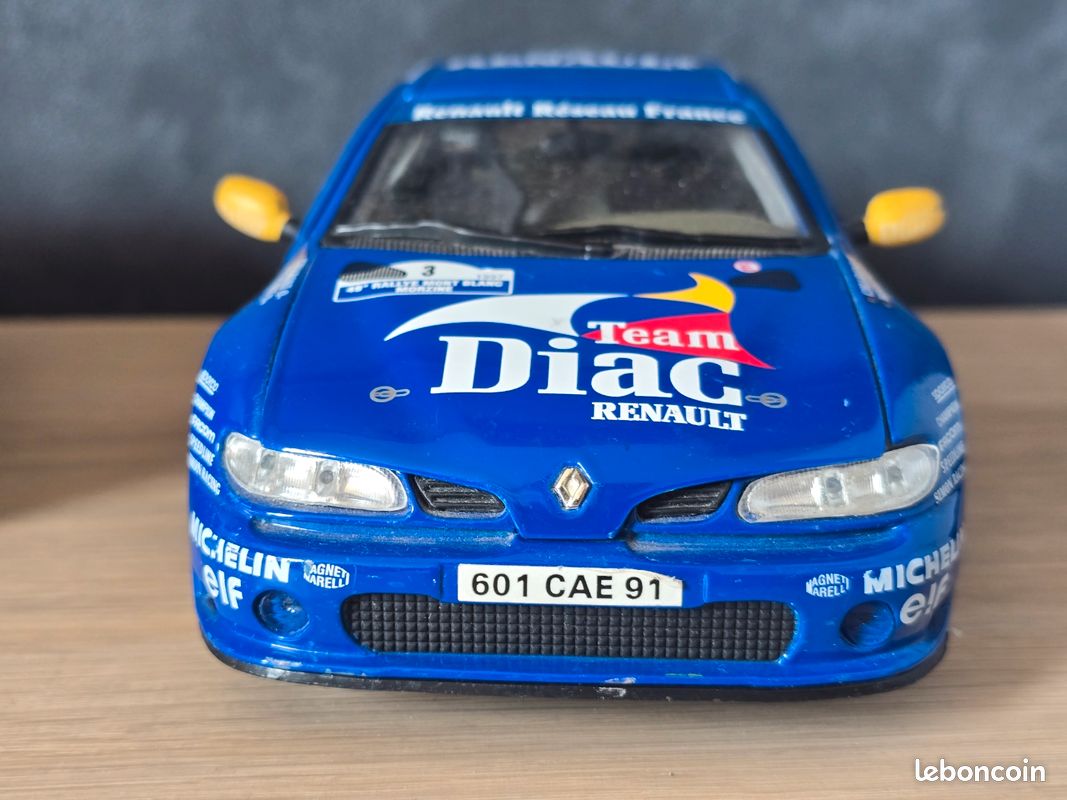Voitures, camions et fourgons miniatures Megane 1:18