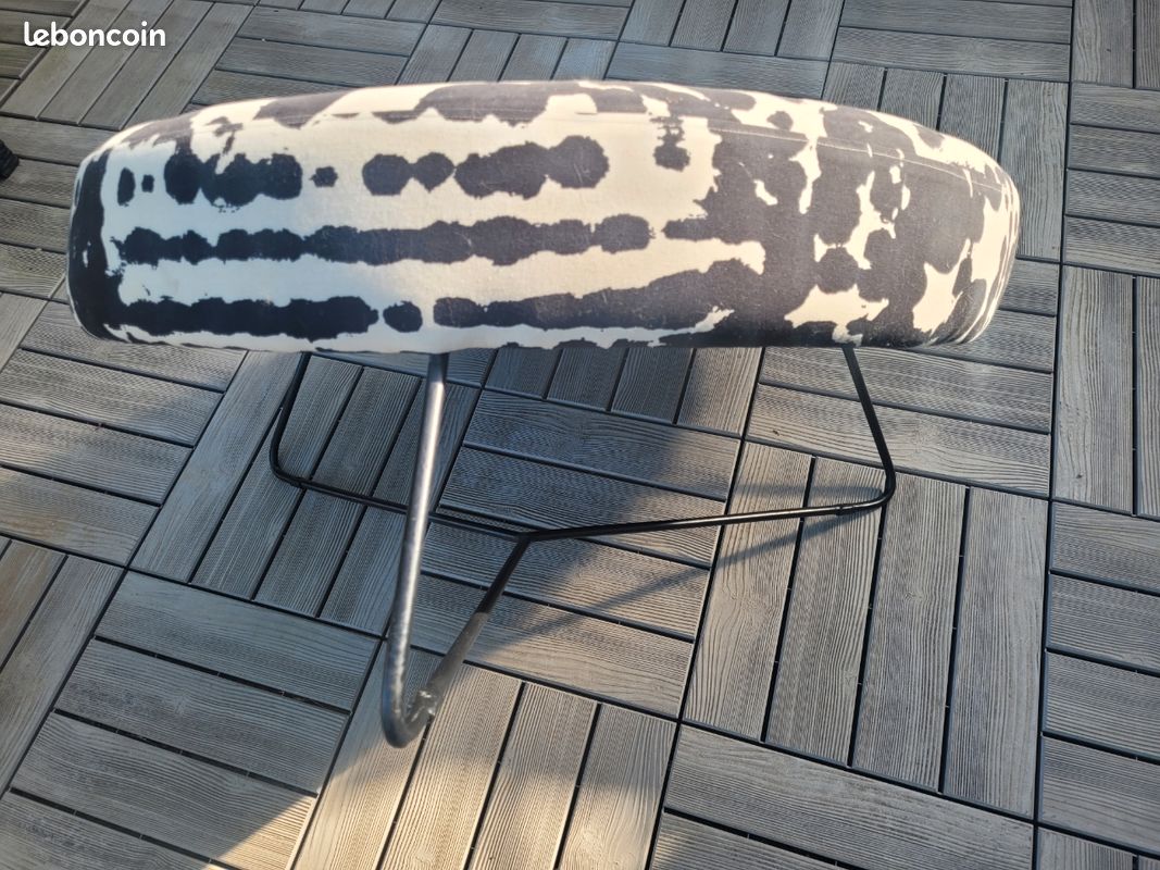 Pouf noir et blanc avec pieds métalliques (image 2)